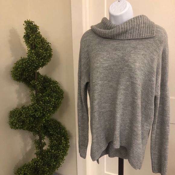 ❌SOLD❌ Banana Republic Cowl Neck Sweater - Picture 5 of 6